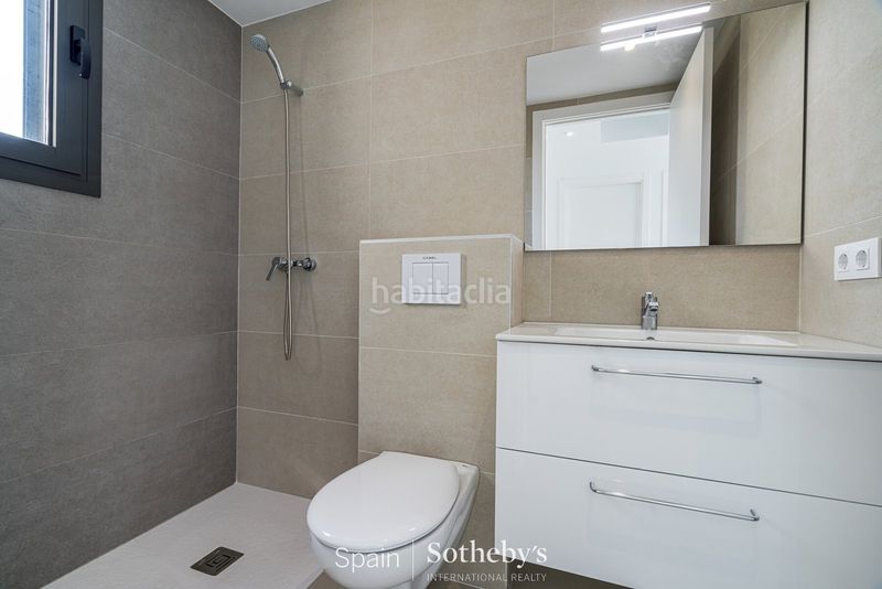 Foto 1282ba5b-23e8-446c-ae12-717bb23ae65d. Casa aparellada amb calefacció aparcament piscina a Empuriabrava