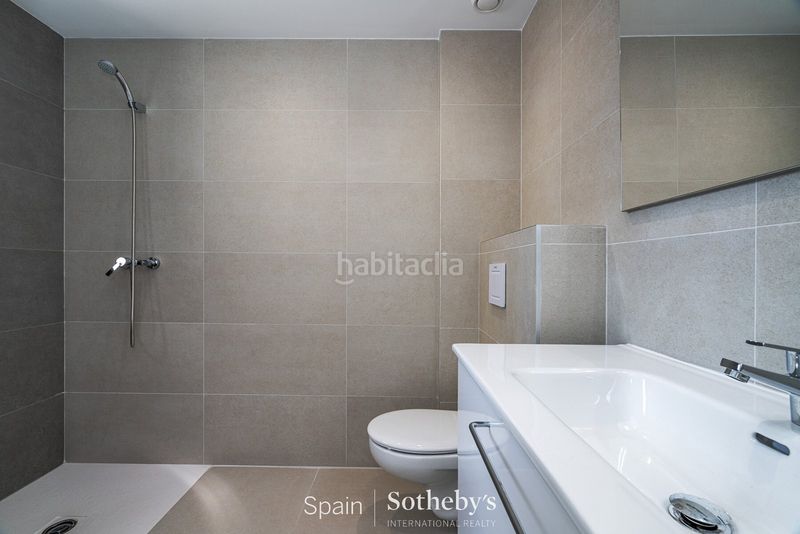 Foto 87c5cad4-40ee-4121-9003-77539fb637ab. Casa aparellada amb calefacció aparcament piscina a Empuriabrava