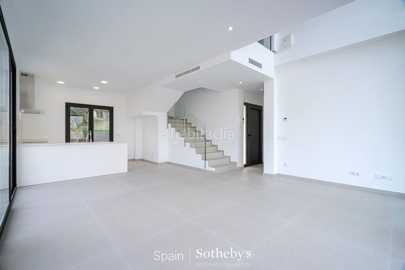 Foto a62af88c-3718-4547-aca9-08d9a6306d78. Casa aparellada amb calefacció aparcament piscina a Empuriabrava