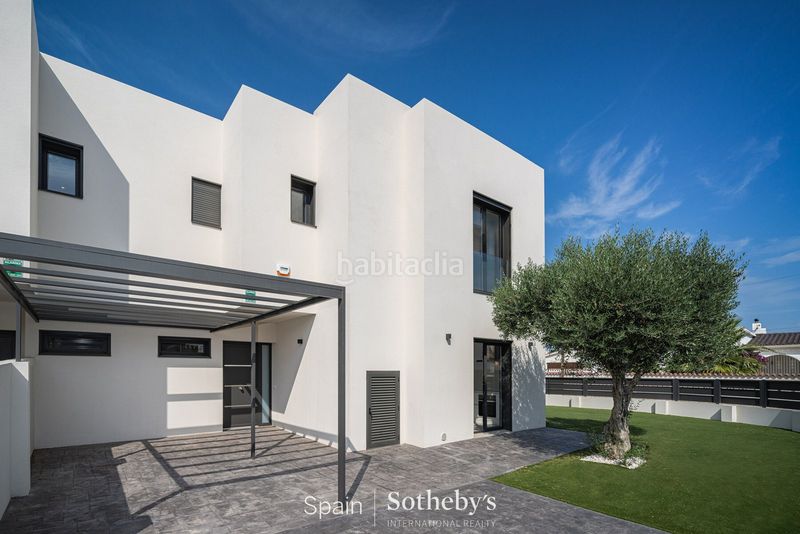 Foto a67ee36a-0031-45db-a9f7-42d724794d57. Casa aparellada amb calefacció aparcament piscina a Empuriabrava