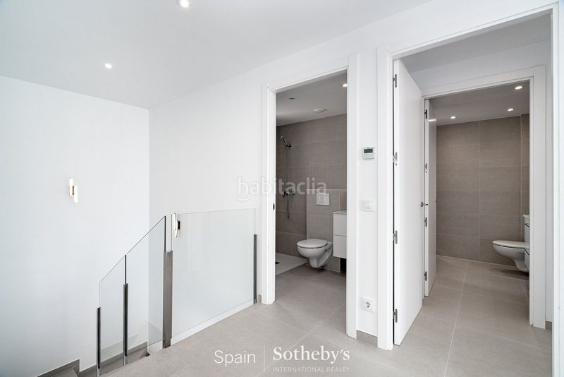 Foto cc202f38-2ff9-4e29-8a88-9d9e27673784. Casa aparellada amb calefacció aparcament piscina a Empuriabrava