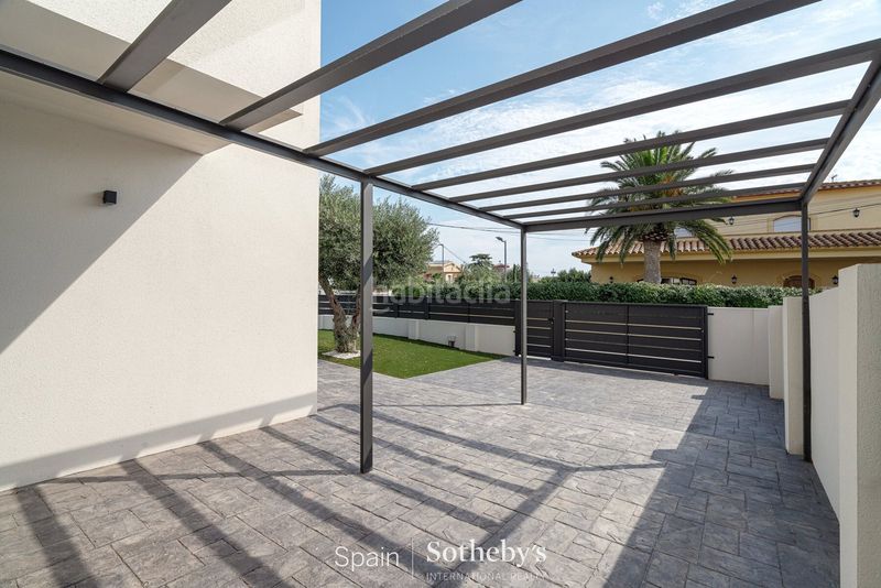 Foto dbcf59fc-94c7-403d-b1a0-695477eb177a. Casa aparellada amb calefacció aparcament piscina a Empuriabrava