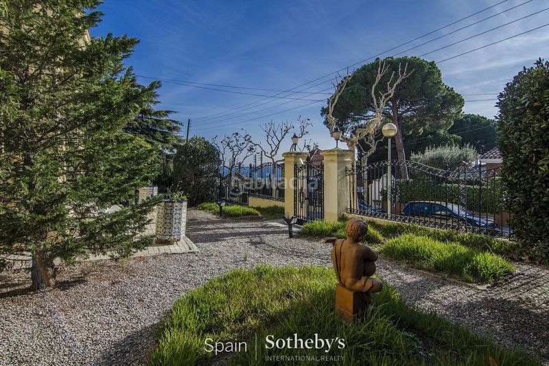 Foto f6005e8f-e932-4ce7-ae67-c0a0f280d92d. Casa amb calefacció aparcament piscina a Califòrnia-Santa Madrona Masnou (El)