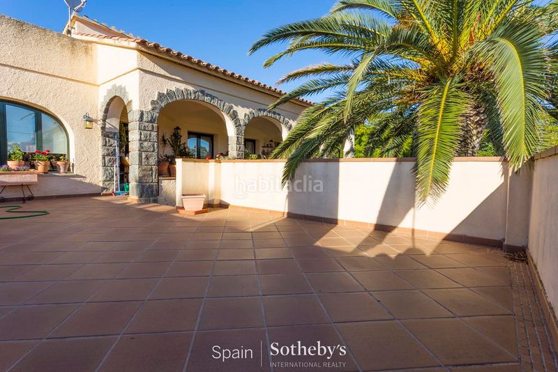 Foto 0492c65f-4dc9-4130-8c03-377de7d53ba0. Casa amb aparcament a Requesens Empuriabrava