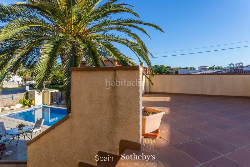 Foto 15f7cee5-9228-4dd4-acf4-302888d5109e. Casa amb aparcament a Requesens Empuriabrava