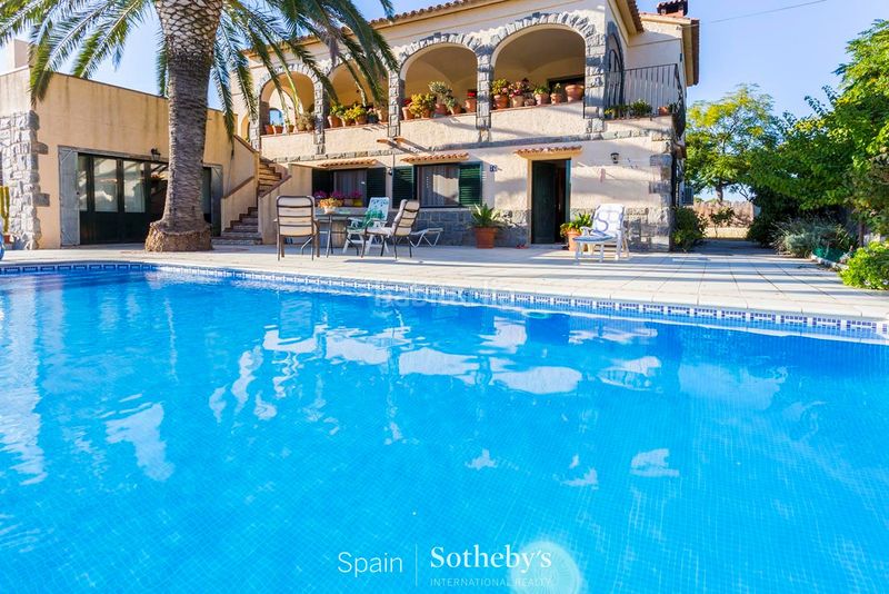 Foto 2c018d2f-59d3-4dfe-be13-1ef1f120e007. Casa amb aparcament a Requesens Empuriabrava