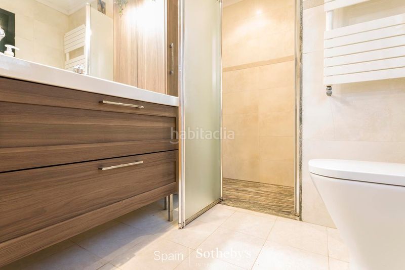 Foto 58274bb8-471b-4bc5-9090-e5fda34ba00d. Casa amb aparcament a Requesens Empuriabrava