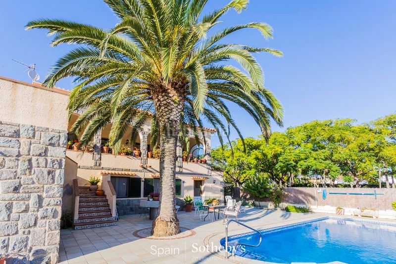 Foto 7de98511-7055-404a-9b6e-0a8f43292c98. Casa amb aparcament a Requesens Empuriabrava