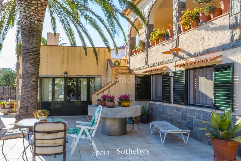 Foto a2d3bbda-eeac-403c-a18a-8b7a753c9732. Casa amb aparcament a Requesens Empuriabrava