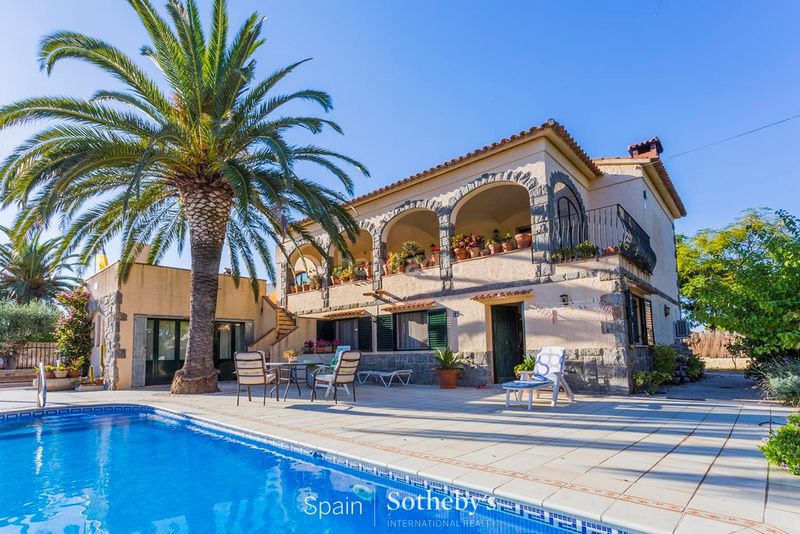 Foto c23f47d6-5e60-4d65-b66f-703258d6ab0c. Casa amb aparcament a Requesens Empuriabrava