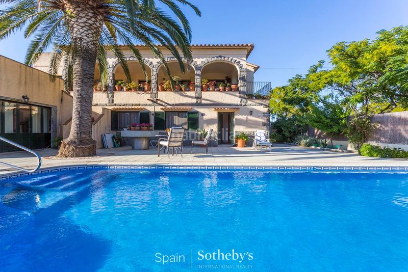 Foto ef11cf3d-3b2b-4496-9c37-19581d09e2c0. Casa amb aparcament a Requesens Empuriabrava