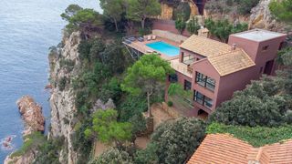 Casa  Carrer punta d'es mut. Villa en venta en aiguablava con impresionantes vistas al medite