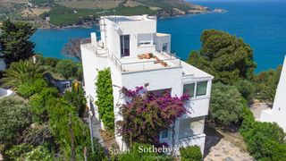 Casa in Grifeu - Cap Ras - Els Estanys - Sant Genís. Villa moderna en ubicación privilegiada con vistas al mar