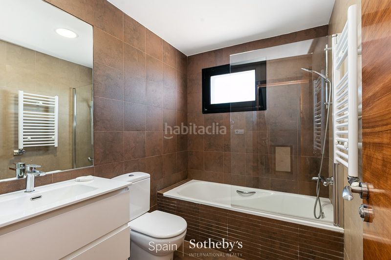 Foto 775ca207-793f-42a3-abf6-d590c54a6a58. Casa amb calefacció aparcament piscina a Vallpineda - Rocamar Sant Pere de Ribes