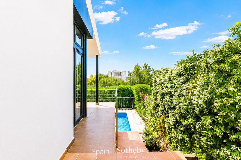 Foto b7f9e8f0-4ef8-4326-99dd-7576f0cc8c79. Casa amb calefacció aparcament piscina a Vallpineda - Rocamar Sant Pere de Ribes