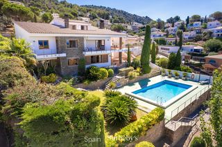Haus in Els Grecs-Mas Oliva. Villa mediterránea de estilo distinguido en costa brava, roses