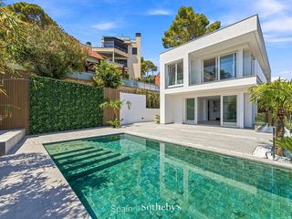 Haus in Bellamar. Exclusiva villa de diseño con piscina infinity y vistas al mar
