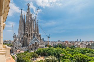 Àtic a Plaça de la Sagrada Família