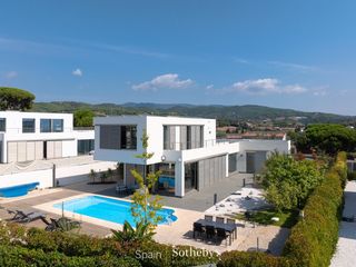 Haus  Avinguda del portinyol. Casa moderna con piscina y vistas al mar en arenys de mar  costa