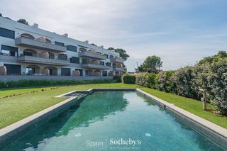 Apartament  Carrer terra roja. Precioso apartamento en primera línea de mar en begur