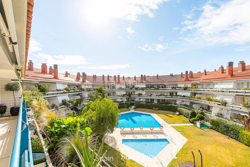 Foto f3088c2b-d704-4027-8a47-400f960fc79a. Àtic amb calefacció aparcament piscina a Can Girona - Terramar - Vinyet Sitges
