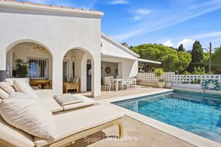 Casa  Carrer salamanca. Villa contemporánea con piscina y vistas panorámicas a la bahía