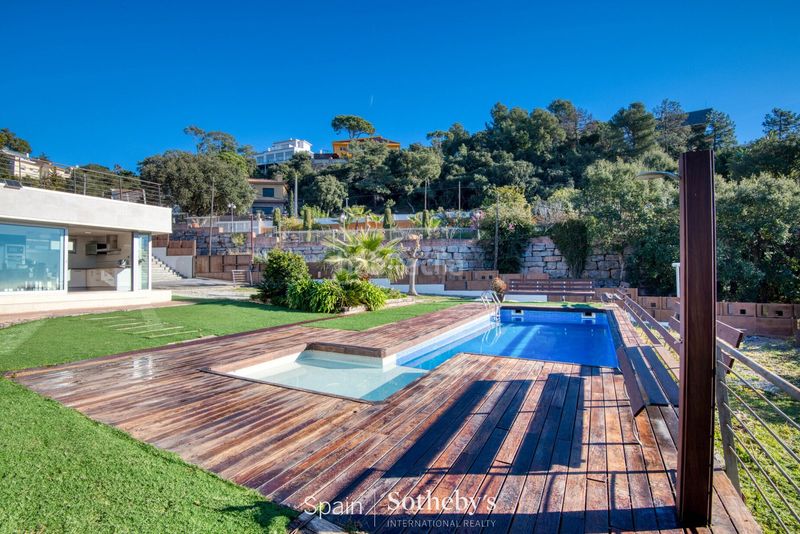 Foto a64ed248-fa8e-4d5d-9e8c-1c4b7003f432. Casa amb calefacció aparcament piscina a Roca Grossa Lloret de Mar