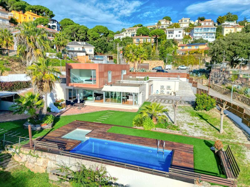 Foto c8cd02a6-9d8c-4277-b471-47e31e7c7e72. Casa amb calefacció aparcament piscina a Roca Grossa Lloret de Mar