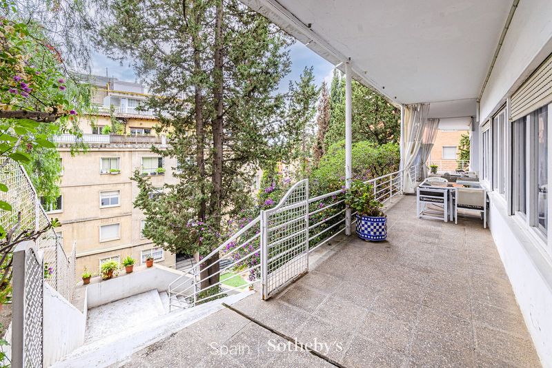 Foto 5597d802-b979-4bc8-8014-a544e4143023. Casa amb calefacció aparcament piscina a La Salut Barcelona