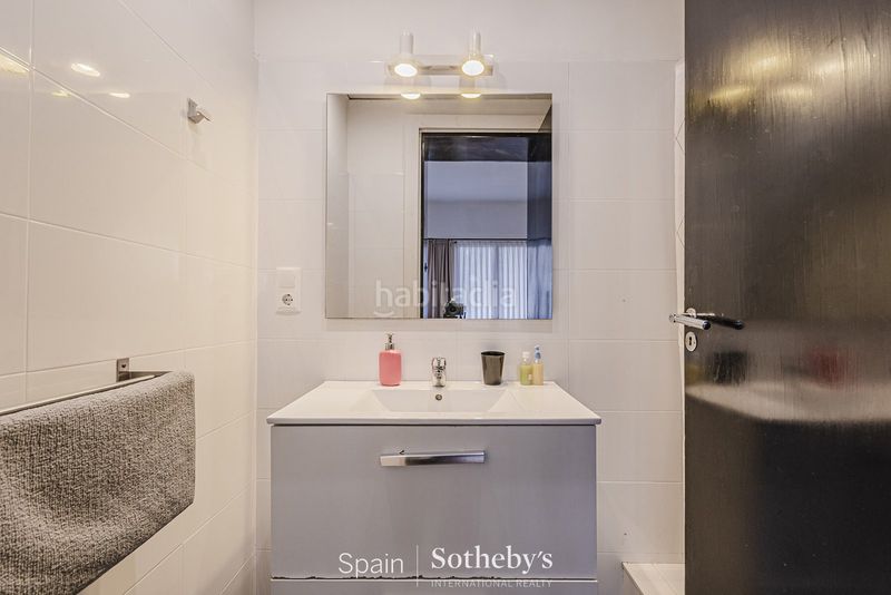 Foto a001a416-6805-46be-8057-834ce6ea0a5d. Casa amb calefacció aparcament piscina a La Salut Barcelona