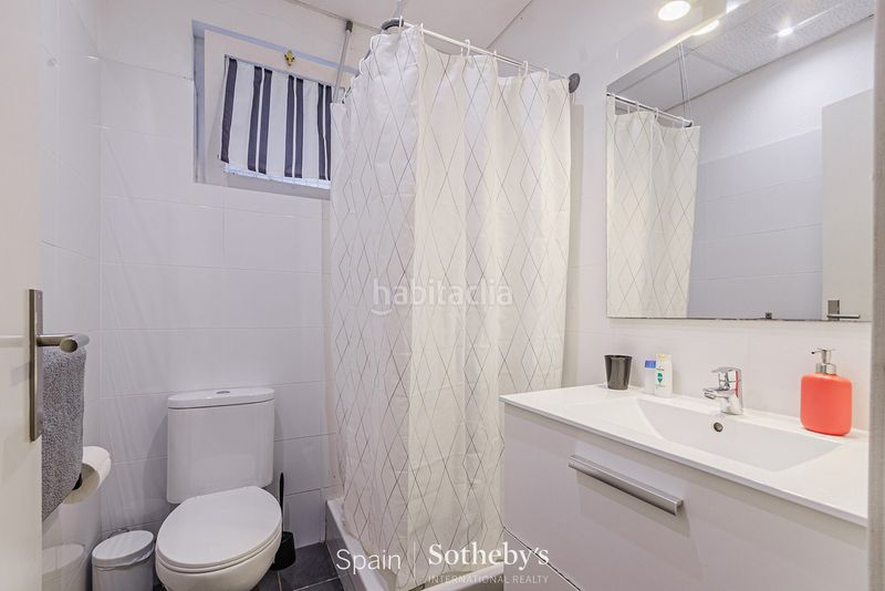 Foto c105fa2d-d20b-4c5c-8b23-e74fe2038ae1. Casa amb calefacció aparcament piscina a La Salut Barcelona