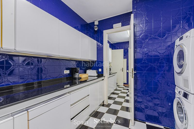 Foto d0d7fc70-f0fa-4d29-848d-78f423621a22. Casa amb calefacció aparcament piscina a La Salut Barcelona