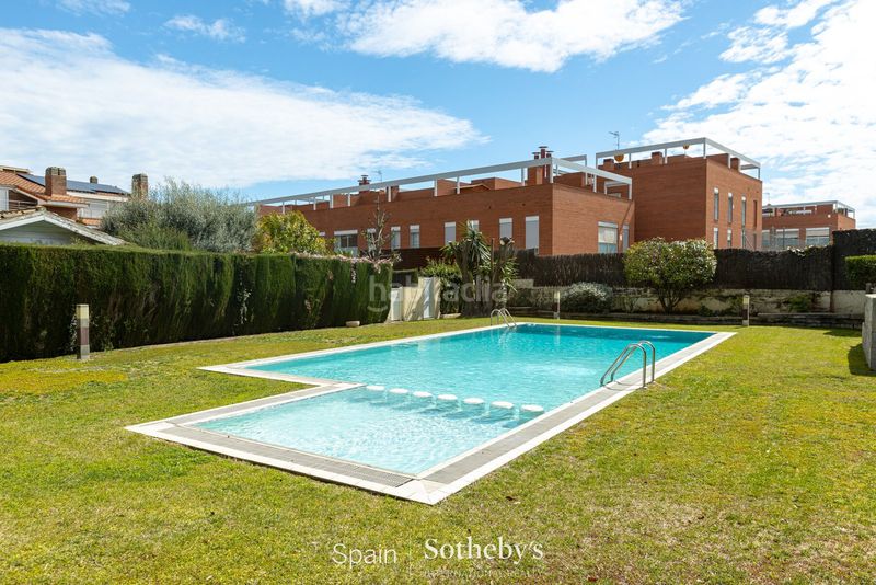Foto 74868f1c-13ba-43bb-b6f1-bdcefcb23ca3. Casa amb calefacció aparcament piscina a Alella