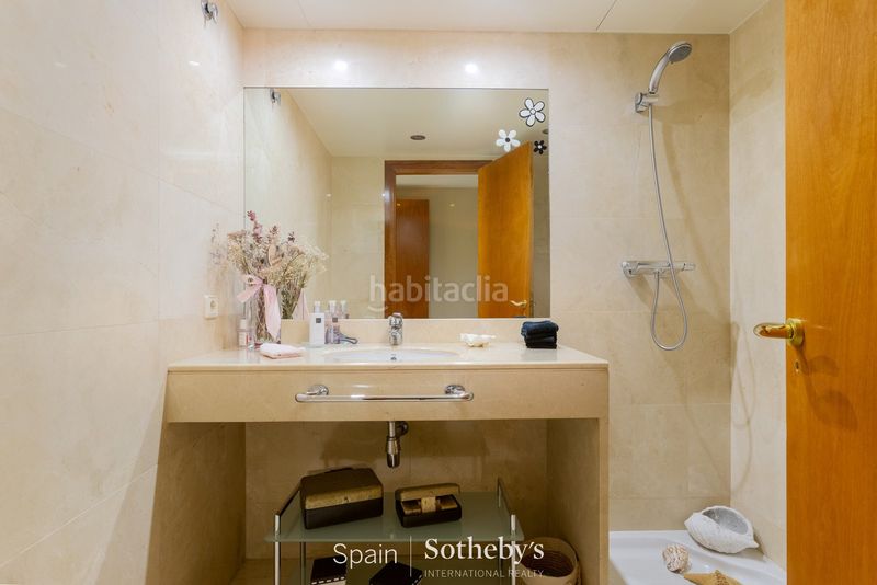 Foto b818884e-f532-4ce3-9ade-18dcf8b8e7af. Casa amb calefacció aparcament piscina a Alella