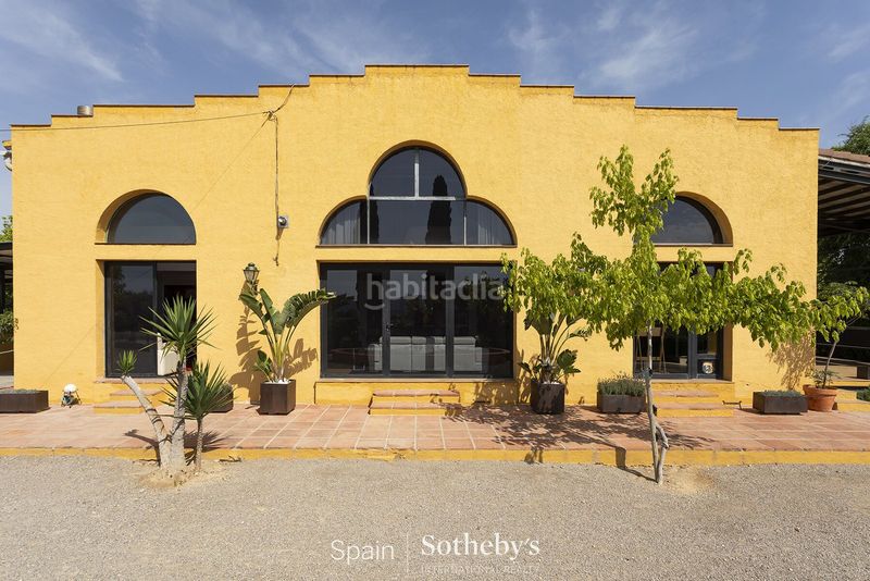 Foto f910a66d-7b03-498d-ae58-b41fc28d0ac6. Casa amb calefacció aparcament piscina a Castellví de la Marca