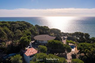 Casa  Enric morera. Propiedad única con las mejores vistas al mediterráneo  costa de