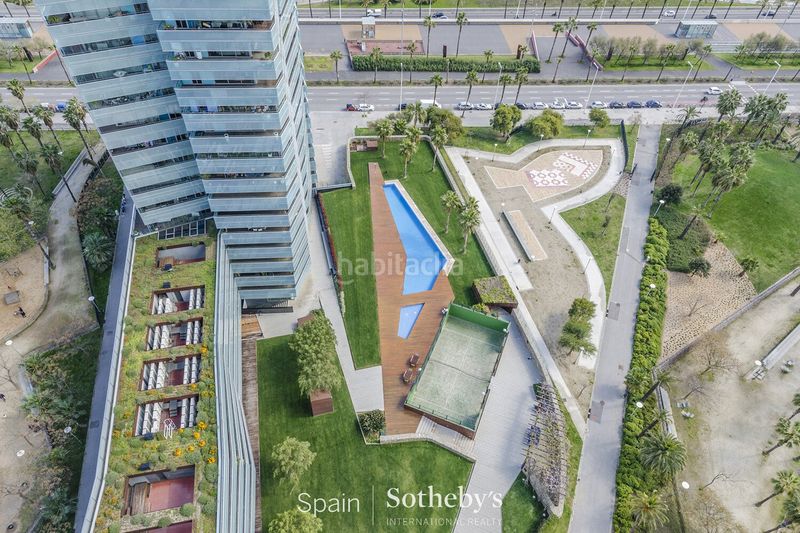 Foto 059a6bad-6fbb-4666-a134-7f11f7d39ec4. Àtic amb calefacció aparcament piscina a Provençals del Poblenou Barcelona