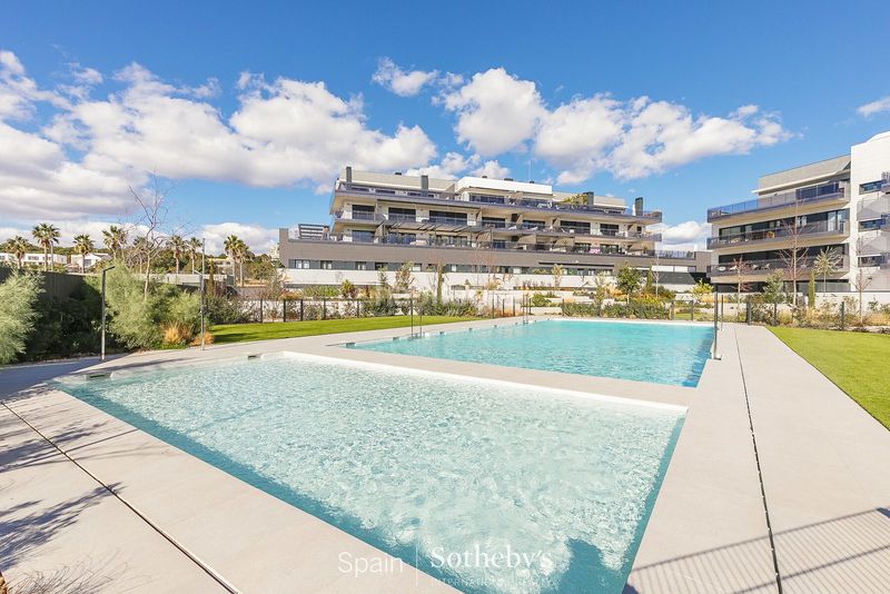 Foto 54155725-28f4-40cc-abe5-7468c2356672. Apartament amb calefacció aparcament piscina a La Plana Sitges
