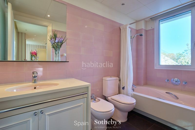 Foto 8088e0a9-d06f-49ce-a49f-a890d0f6e2c4. Casa amb calefacció aparcament piscina a Can Girona - Terramar - Vinyet Sitges