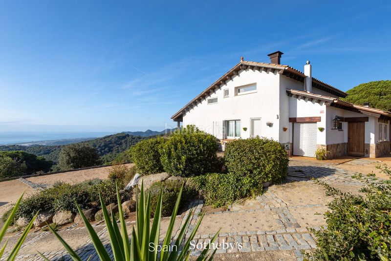 Foto a4e223ee-54ce-43f4-bfc3-e83bdbd7f4e8. Casa amb calefacció aparcament a Urbanitzacions Mataró