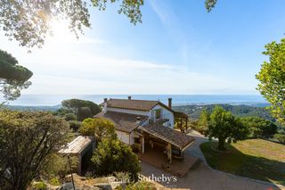 Casa a Urbanitzacions. Casa de vacaciones con 3 casas  vistas al mar y a las montañas