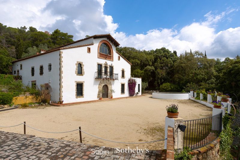Foto cabd1f2e-1f39-4ac3-b80f-e070f26bb87b. Casa con parcheggio in Òrrius