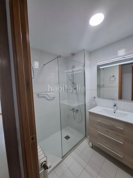 Foto 342b2ce4-7e3e-4321-83d6-d5d85e8f22c8. Casa adossada amb xemeneia calefacció aparcament a Sabadell
