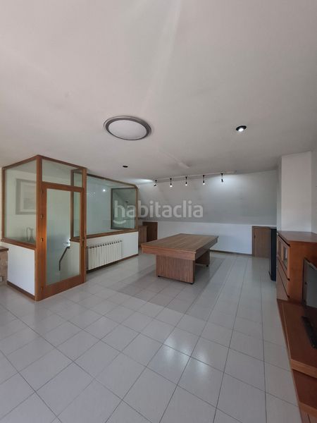 Foto c5384964-e9a8-4813-b90e-305bf97f513c. Casa adossada amb xemeneia calefacció aparcament a Sabadell