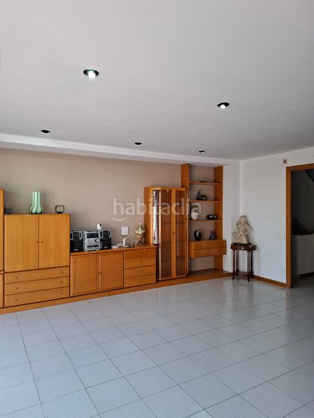 Foto ed87f4fc-3e4b-4a1f-8277-e3b29eb40f0b. Casa adossada amb xemeneia calefacció aparcament a Sabadell