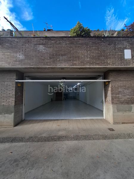 Foto ff3a9a78-9e52-4b4b-a754-497bb4d83548. Casa adossada amb xemeneia calefacció aparcament a Sabadell