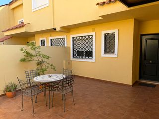 Casa bifamiliare in San García. Pareado en venta en sotorebolo
