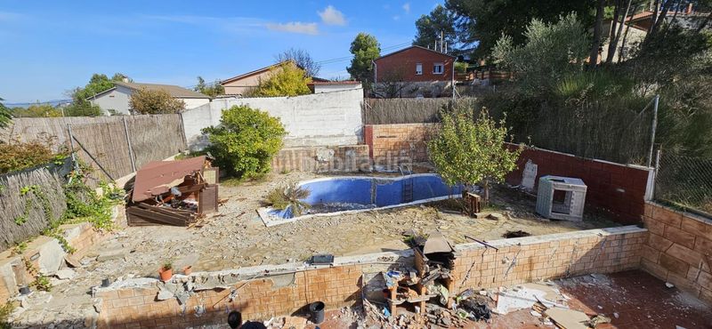 Foto 4524d854-37ee-4e96-a58f-e5e5c2e6b2dd. Casa amb aparcament piscina a Gelida
