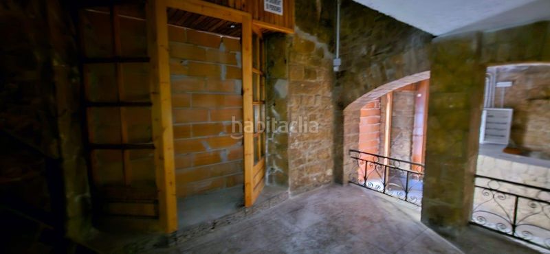 Foto 2d6e5fa3-285d-40d4-b945-aa404a912cd1. Local comercial a Barri Antic Manresa