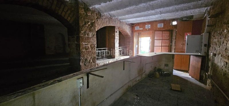 Foto 5dfd024b-ce20-4d3d-85be-5a34bc82696f. Local comercial a Barri Antic Manresa